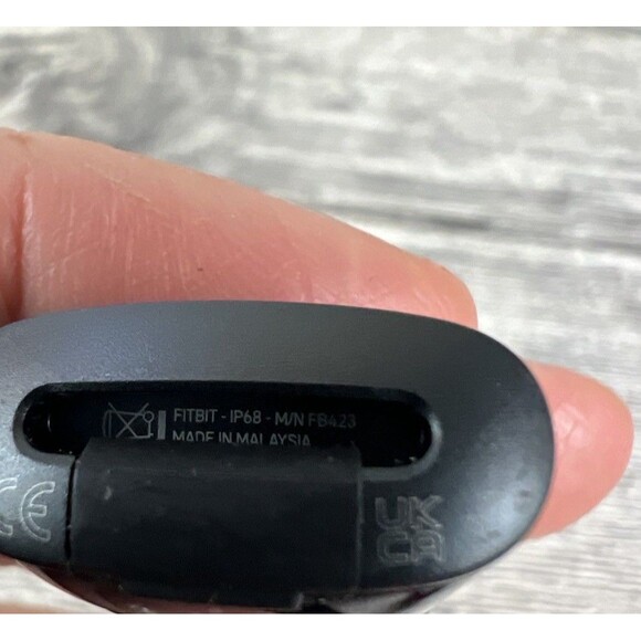 Fitbit FB423 Smart Watch Luxe Fitness & Wellness Tracker Black Size S/P - Picture 3 of 10